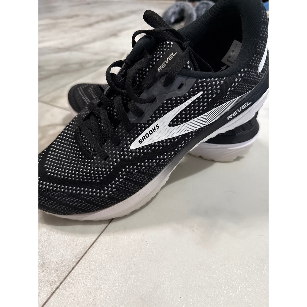 Brooks Revel 6 Mens Running Shoes Black White Athletic Sneakers 1103981D012 8.5